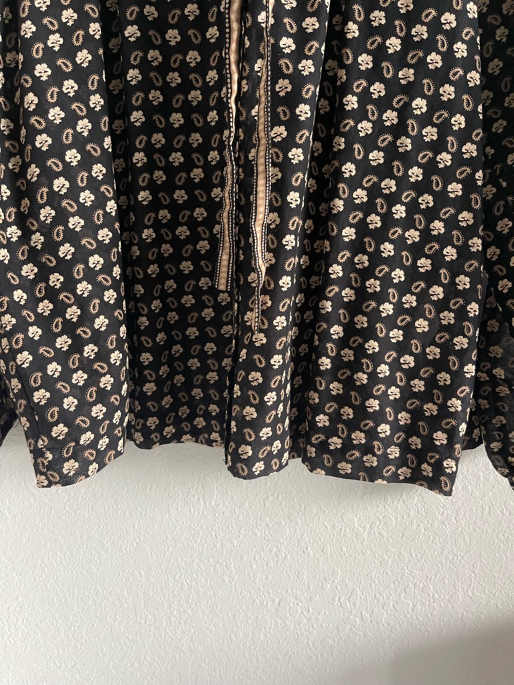 Doen Black with Cream Accents Tie-Neck Peasant Blouse - Picture 10 of 14